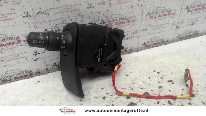 Indicator switch Renault Modus/Grand Modus 1.4 16V - 8201590638