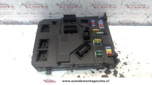 Used Fuse box Peugeot 407 (6D) 1.8 16V Price on request offered by Autodemontage M.J. Rutte B.V.