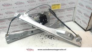 Used Window mechanism 4-door, front left Renault Clio III (BR/CR) 1.2 16V 75 Price on request offered by Autodemontage M.J. Rutte B.V.