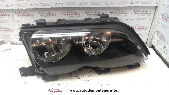 Headlight, right from a BMW 3 serie Touring (E46/3) 318i 16V 2004