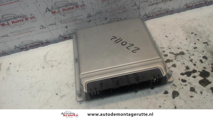 Ordenador de gestión de motor de un Mercedes-Benz CLK (W208) 3.2 320 V6 18V 2001