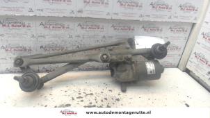 Used Wiper motor + mechanism Ford Fiesta 5 (JD/JH) 1.6 16V Price on request offered by Autodemontage M.J. Rutte B.V.