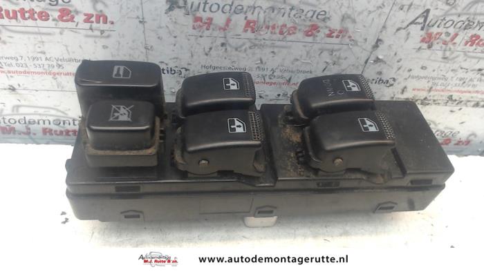 Używane Przelacznik combi okienny Hyundai Terracan 2.9 CRDi 16V Cena na żądanie oferowane przez Autodemontage M.J. Rutte B.V.