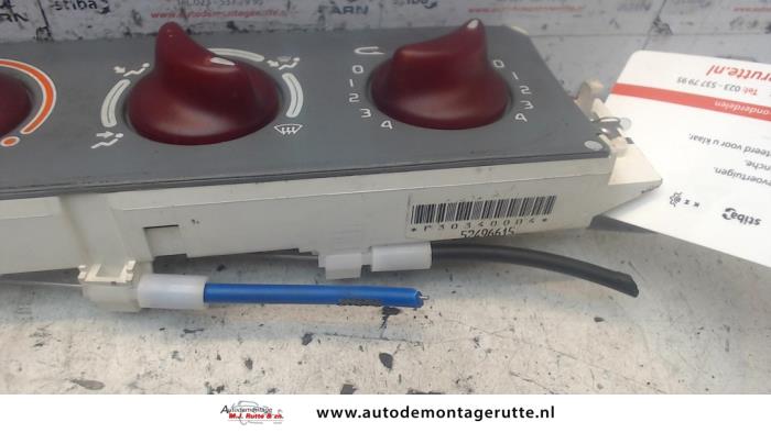 Heater control panel from a Renault Twingo (C06) 1.2 16V 2002