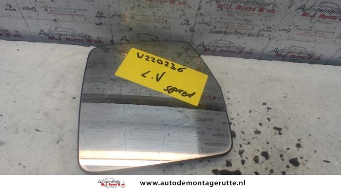 Używane Szyba lusterka lewego Citroen Jumpy (BS/BT/BY/BZ) 1.9Di Cena na żądanie oferowane przez Autodemontage M.J. Rutte B.V.
