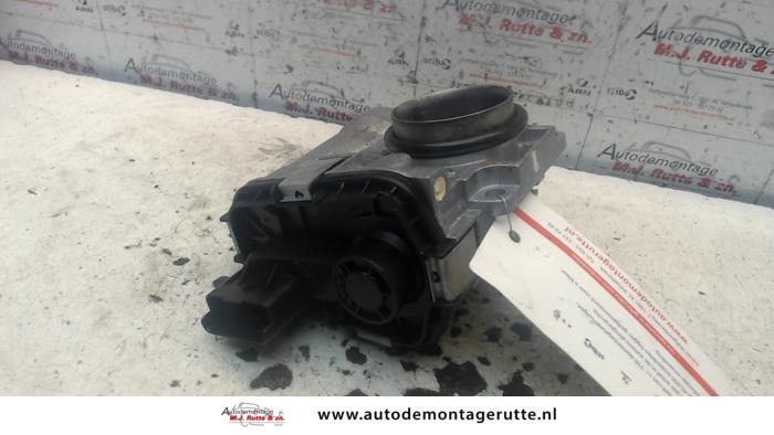Drosselklappengehäuse van een Renault Twingo (C06) 1.2 16V 2002
