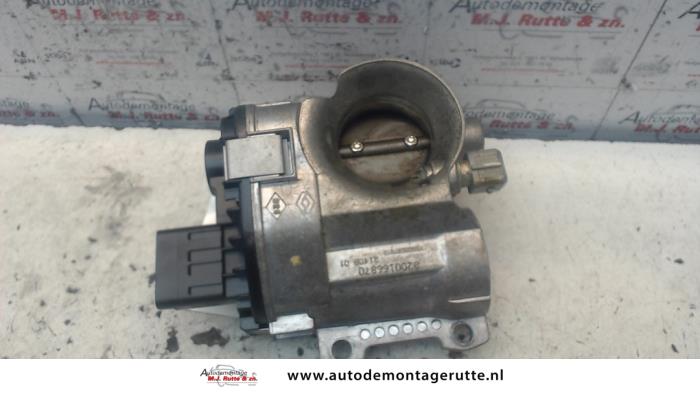 Drosselklappengehäuse van een Renault Twingo (C06) 1.2 16V 2002