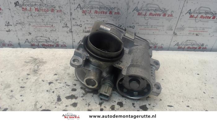 Drosselklappengehäuse van een Renault Twingo (C06) 1.2 16V 2002