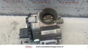Drosselklappengehäuse van een Renault Twingo (C06) 1.2 16V 2002