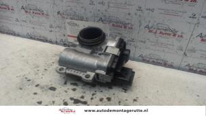 Drosselklappengehäuse van een Renault Twingo (C06) 1.2 16V 2002