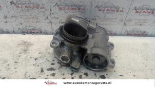 Drosselklappengehäuse van een Renault Twingo (C06) 1.2 16V 2002