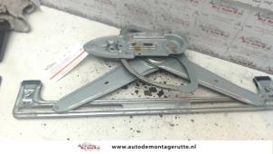 Used Window mechanism 4-door, front right Ford Focus 2 Wagon 1.6 16V Price on request offered by Autodemontage M.J. Rutte B.V.