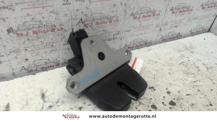 Tailgate lock mechanism from a Ford Focus 2 Wagon 1.6 16V 2008
