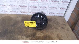 Used Power steering pump Volvo V70 (SW) 2.4 20V 170 Price on request offered by Autodemontage M.J. Rutte B.V.