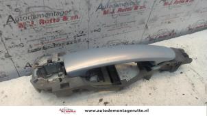 Used Door handle 2-door, left Seat Ibiza III (6L1) 1.4 16V 75 Price on request offered by Autodemontage M.J. Rutte B.V.