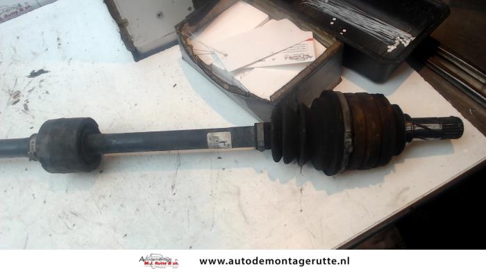 Front drive shaft, right from a Opel Corsa C (F08/68) 1.4 16V 2000