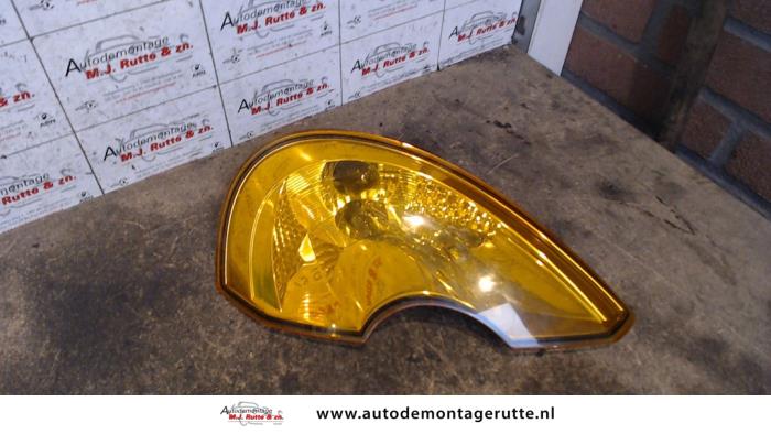 Używane Kierunkowskaz prawy Renault Modus/Grand Modus (JP) 1.4 16V Cena na żądanie oferowane przez Autodemontage M.J. Rutte B.V.