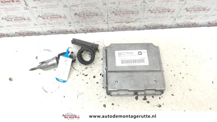 Used Ignition lock + computer Opel Astra G (F08/48) 1.6 Price on request offered by Autodemontage M.J. Rutte B.V.