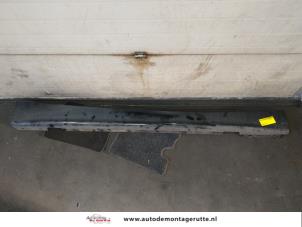 Used Side skirt, right BMW 1 serie (E87/87N) 118i 16V Price on request offered by Autodemontage M.J. Rutte B.V.