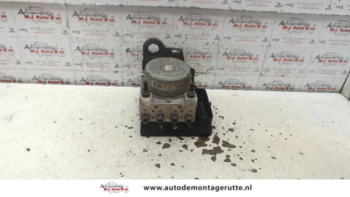 Used ABS pump Volkswagen Caddy IV 2.0 TDI 150 Price € 150,00 Margin scheme offered by Autodemontage M.J. Rutte B.V.