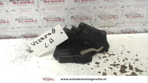 Used Rear door lock mechanism 4-door, left BMW 3 serie (E46/4) 318i Price on request offered by Autodemontage M.J. Rutte B.V.