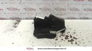 Used Door lock mechanism 4-door, front left BMW 3 serie (E46/4) 318i Price on request offered by Autodemontage M.J. Rutte B.V.