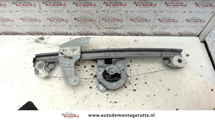 Window mechanism 4-door, front right from a Toyota Aygo (B10) 1.0 12V VVT-i 2007
