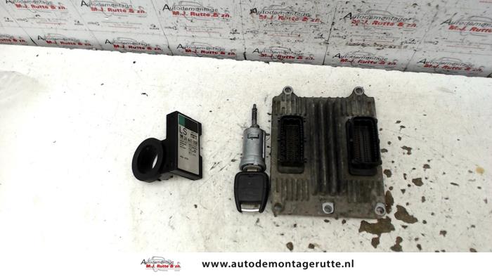 Used Ignition lock + computer Opel Zafira (F75) 2.2 16V Price on request offered by Autodemontage M.J. Rutte B.V.