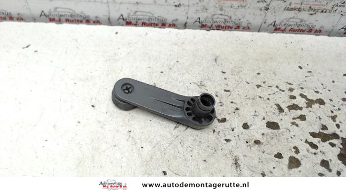 Window winder from a Toyota Yaris Verso (P2) 1.3 16V 2000