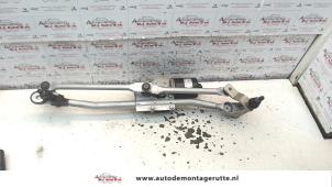 Used Wiper motor + mechanism BMW 1 serie (E87/87N) 118i 16V Price on request offered by Autodemontage M.J. Rutte B.V.
