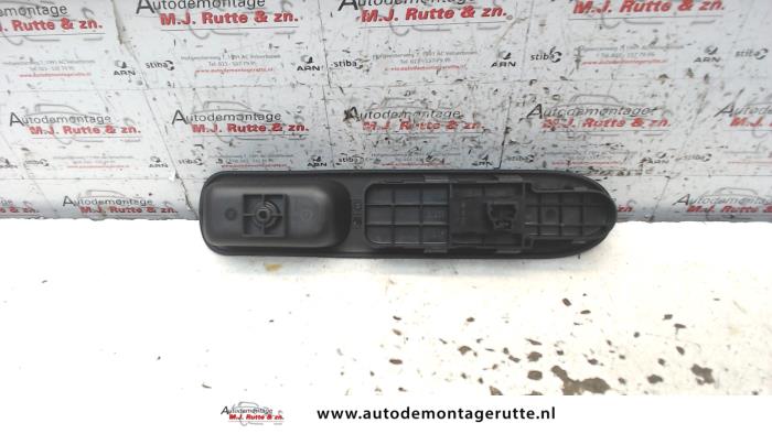 Multi-functional window switch from a Peugeot 307 (3A/C/D) 1.6 16V 2005