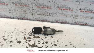 Used Door lock cylinder, right Volkswagen Golf IV (1J1) 1.6 Price on request offered by Autodemontage M.J. Rutte B.V.