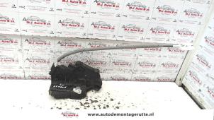 Used Door lock mechanism 4-door, front left BMW 3 serie Touring (E46/3) 316i 16V Price on request offered by Autodemontage M.J. Rutte B.V.