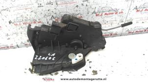 Used Rear door lock mechanism 4-door, left BMW 3 serie Touring (E46/3) 316i 16V Price on request offered by Autodemontage M.J. Rutte B.V.