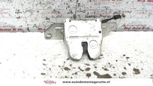 Używane Mechanizm zamka tylnej klapy Mercedes A (W168) 1.4 A-140 Cena na żądanie oferowane przez Autodemontage M.J. Rutte B.V.