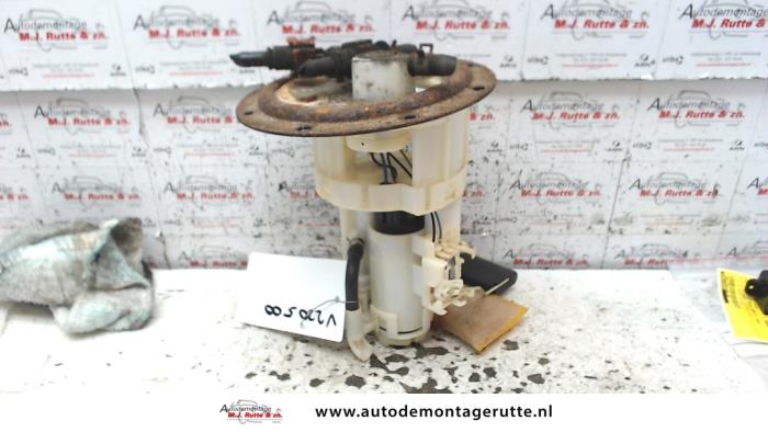 Usagé Pompe d'injection Kia Rio II (DE) 1.4 16V Prix € 35,00 Règlement à la marge proposé par Autodemontage M.J. Rutte B.V.