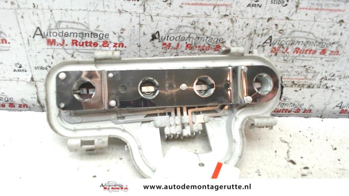 Circuit imprimé feu arrière gauche d'un Opel Astra G (F08/48) 1.6 2001