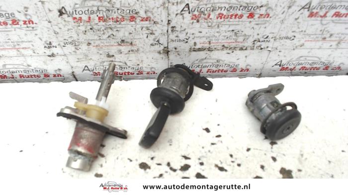 Set of cylinder locks (complete) from a Ford Ka I 1.3i 2008