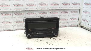 Gebrauchte Radio Volkswagen Polo V (6R) 1.2 TDI 12V BlueMotion Preis auf Anfrage angeboten von Autodemontage M.J. Rutte B.V.
