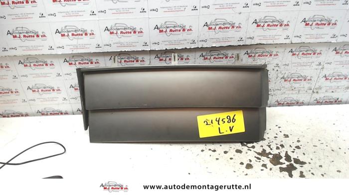 Używane Grill Landrover Range Rover III (LM) 2.9 TD6 24V Cena na żądanie oferowane przez Autodemontage M.J. Rutte B.V.