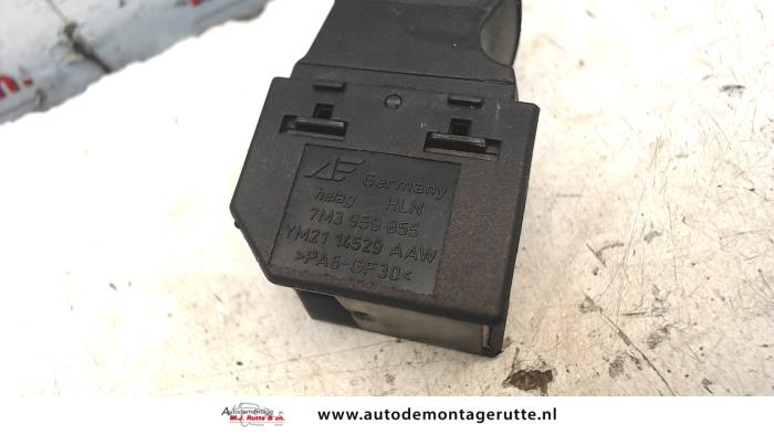 Electric window switch from a Seat Alhambra (7V8/9) 2.0 2003