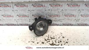 Used Fog light, front right Renault Clio III Estate/Grandtour (KR) 1.2 16V TCE 100 Price on request offered by Autodemontage M.J. Rutte B.V.