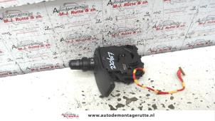 Used Indicator switch Renault Clio III Estate/Grandtour (KR) 1.2 16V TCE 100 Price on request offered by Autodemontage M.J. Rutte B.V.