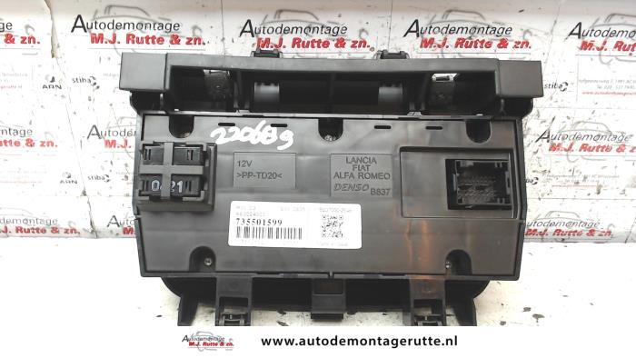 Panel de control de calefacción de un Fiat Punto Evo (199) 1.3 JTD Multijet 85 16V Euro 5 2011