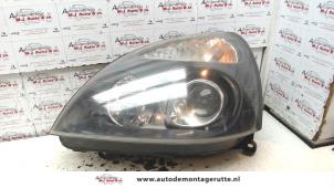 Used Headlight, left Renault Clio II (BB/CB) 1.6 16V Price on request offered by Autodemontage M.J. Rutte B.V.