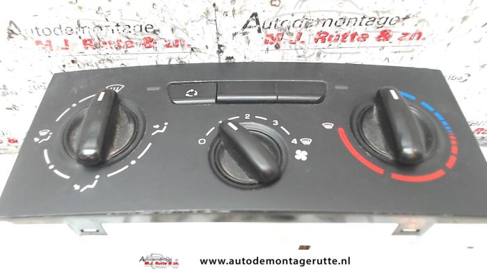 Heater control panel from a Citroën Berlingo 1.6 Hdi 75 2011