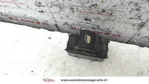 Używane Przelacznik elektrycznej szyby Citroen Berlingo 1.6 Hdi 75 Cena na żądanie oferowane przez Autodemontage M.J. Rutte B.V.