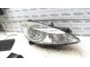 Headlight, right from a Peugeot 307 CC (3B) 2.0 16V 2004