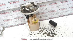 Used Electric fuel pump Renault Clio II (BB/CB) 2.0 16V Sport Price on request offered by Autodemontage M.J. Rutte B.V.