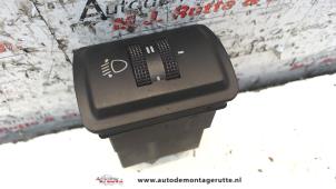 Usados Interruptor faro lhv Audi A4 (B5) 1.8 20V Turbo Precio de solicitud ofrecido por Autodemontage M.J. Rutte B.V.